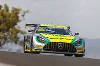 Dwie kraksy i pożar na pit lane