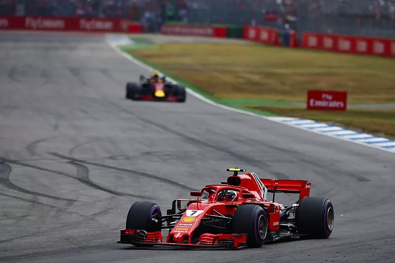 Kimi Raikkonen, Ferrari SF71H,  Max Verstappen, Red Bull Racing RB14
