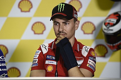 Lorenzo, operado con éxito, se perderá el test de Sepang