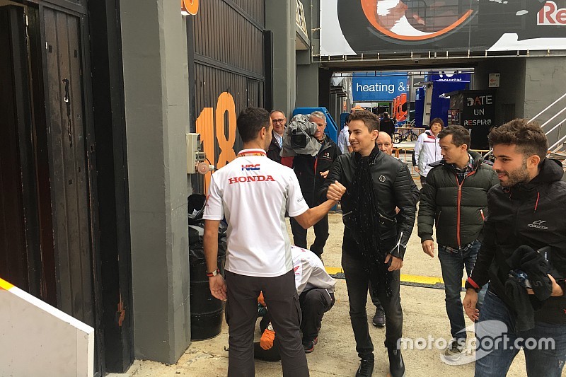 Lorenzo et Zarco prennent possession de leurs nouveaux garages