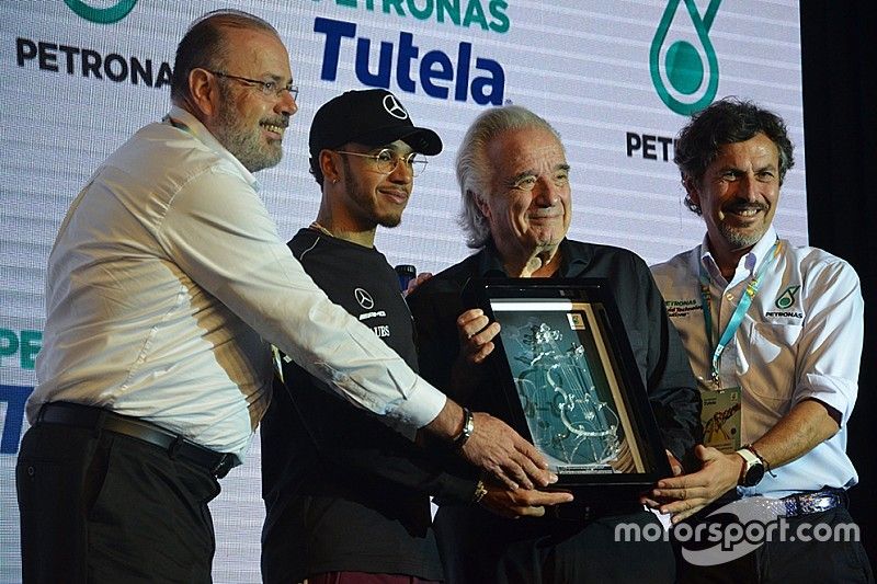 Lewis Hamilton e maestro João Carlos Martins