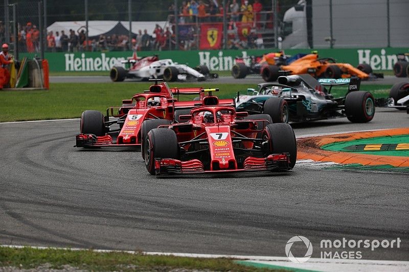 Kimi Raikkonen, Ferrari SF71H leads Sebastian Vettel, Ferrari SF71H at the start of the race 