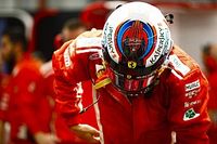Raikkonen visita fábrica da Sauber e realiza molde de banco