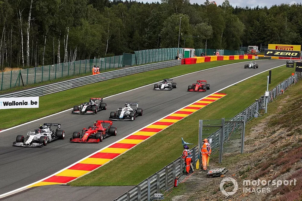 Pierre Gasly, AlphaTauri AT01, Charles Leclerc, Ferrari SF1000, George Russell, Williams FW43, Romain Grosjean, Haas VF-20, Daniil Kvyat, AlphaTauri AT01, et Sebastian Vettel, Ferrari SF1000, pendant les qualifications