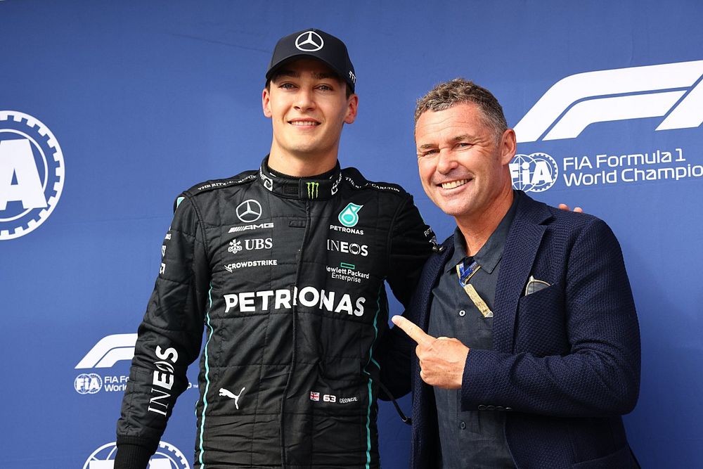 George Russell, Mercedes-AMG, receives the Pirelli Pole Award trophy from Tom Kristensen