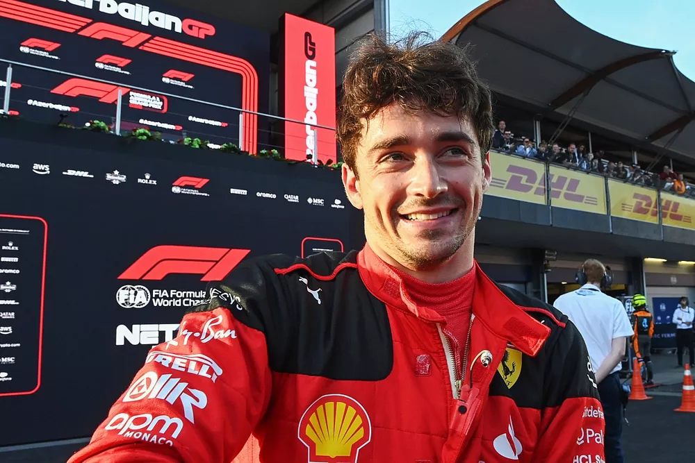 Le poleman Charles Leclerc, Scuderia Ferrari, dans le parc ferm&eacute;