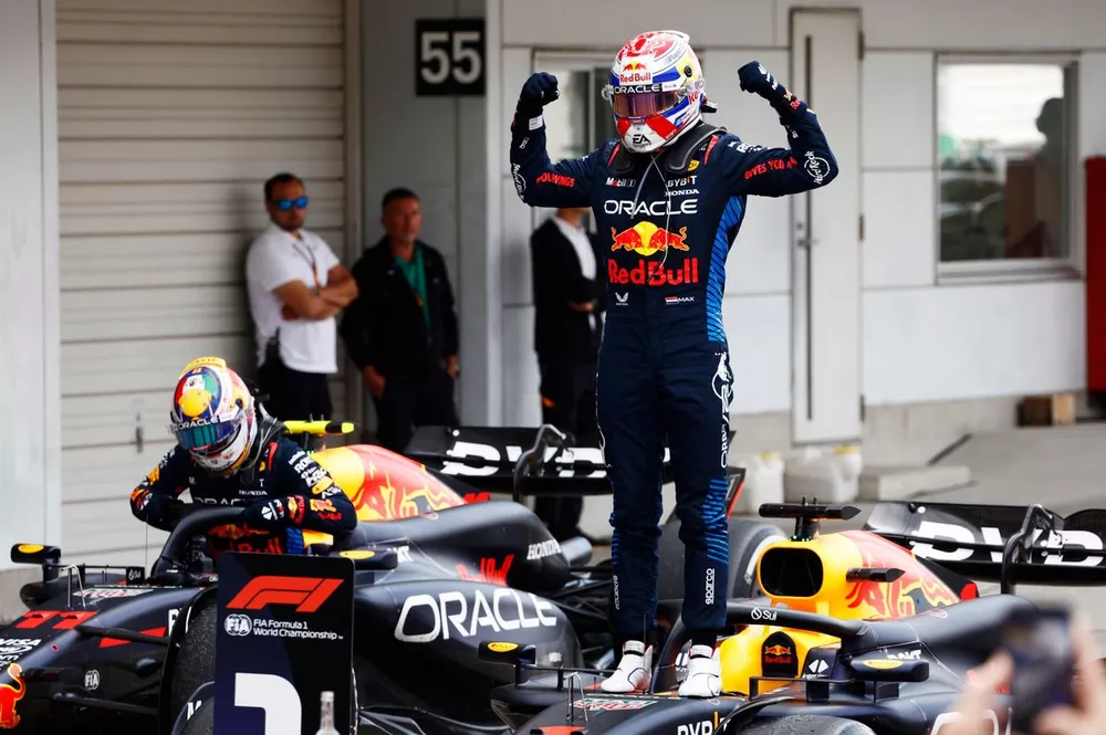 Max Verstappen, Red Bull Racing, 1e positie, viert feest in Parc Ferme 