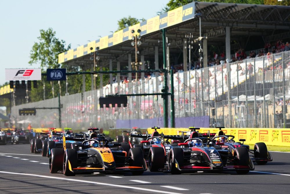 Martinius Stenshorne, Hitech TGR, Laurens van Hoepen, ART Grand Prix at the race start