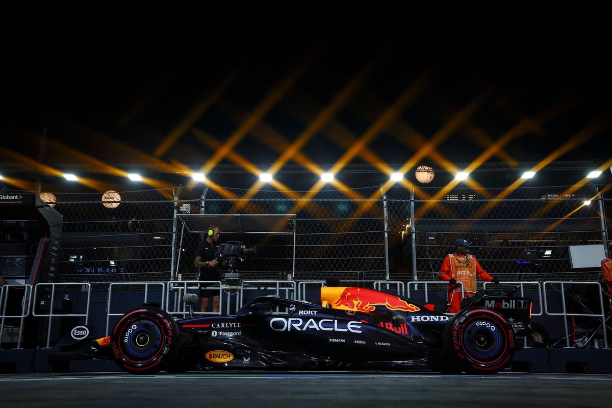Can Max Verstappen beat the McLaren pair in Singapore?