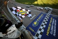 NASCAR Cup: Bubba e Hamlin se enroscam no fim e Elliott vence corrida insana no Kansas