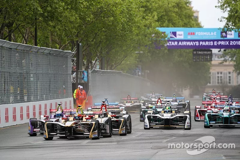 Start of race with Jean-Eric Vergne, Techeetah, leading Sam Bird, DS Virgin Racing, Andre Lotterer, Techeetah, Maro Engel, Venturi Formula E Team