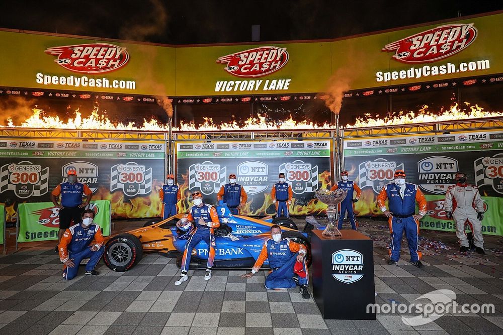 Race Winner Scott Dixon and Chip Ganassi Racing Honda team
