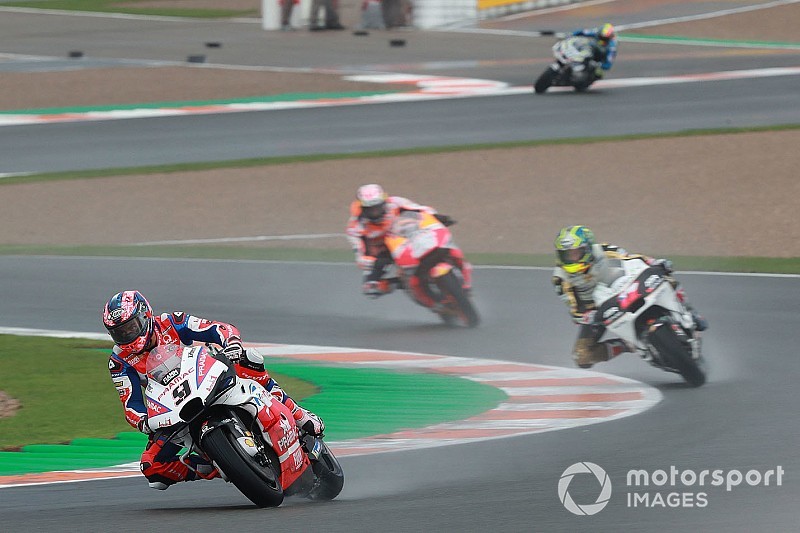 Petrucci vuelve a liderar; Viñales, Lorenzo y Rossi, que se cayó, a la Q1