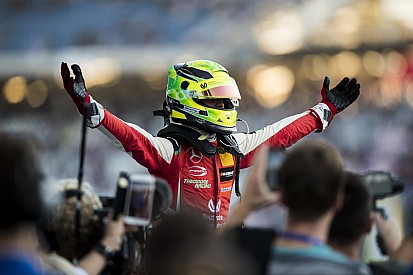 Wolff: "Schumacher puede convertirse en uno de los grandes"