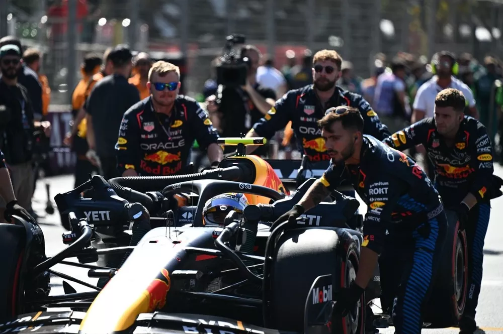 Sergio Perez, Red Bull Racing RB20, on the grid