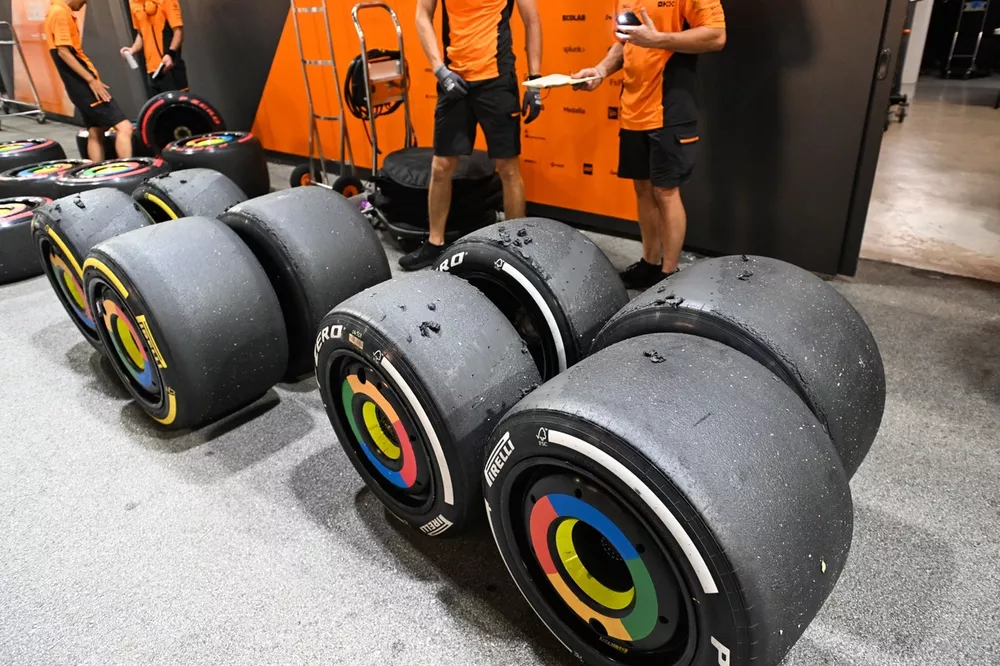 Set di pneumatici Pirelli medi e duri utilizzati dalla McLaren