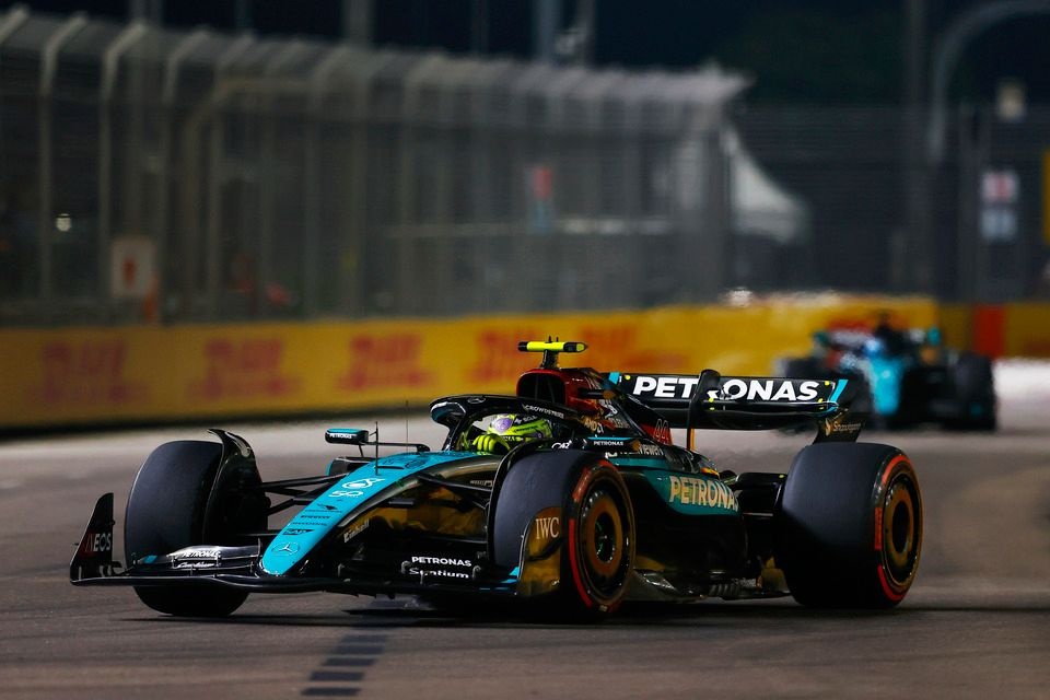 メルセデス-AMG F1 W13 ルイス・ハミルトン 300レース記念 メルセデス AMG ペトロナス F1 No.44 W13 E パフォーマンス