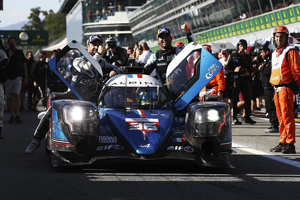 Race winner #36 Alpine Elf Team Alpine A480 - Gibson of Andre Negrao, Nicolas Lapierre, Matthieu Vaxiviere