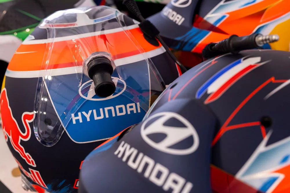 Hyundai Helmet system