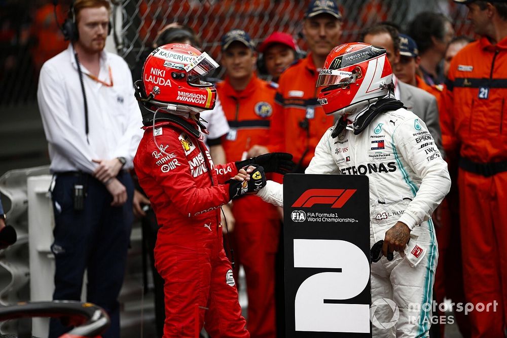 Sebastian Vettel, Ferrari, 2&ordf; posici&oacute;n, felicita a Lewis Hamilton, Mercedes AMG F1, 1&ordf; posici&oacute;n, en Parc Ferme