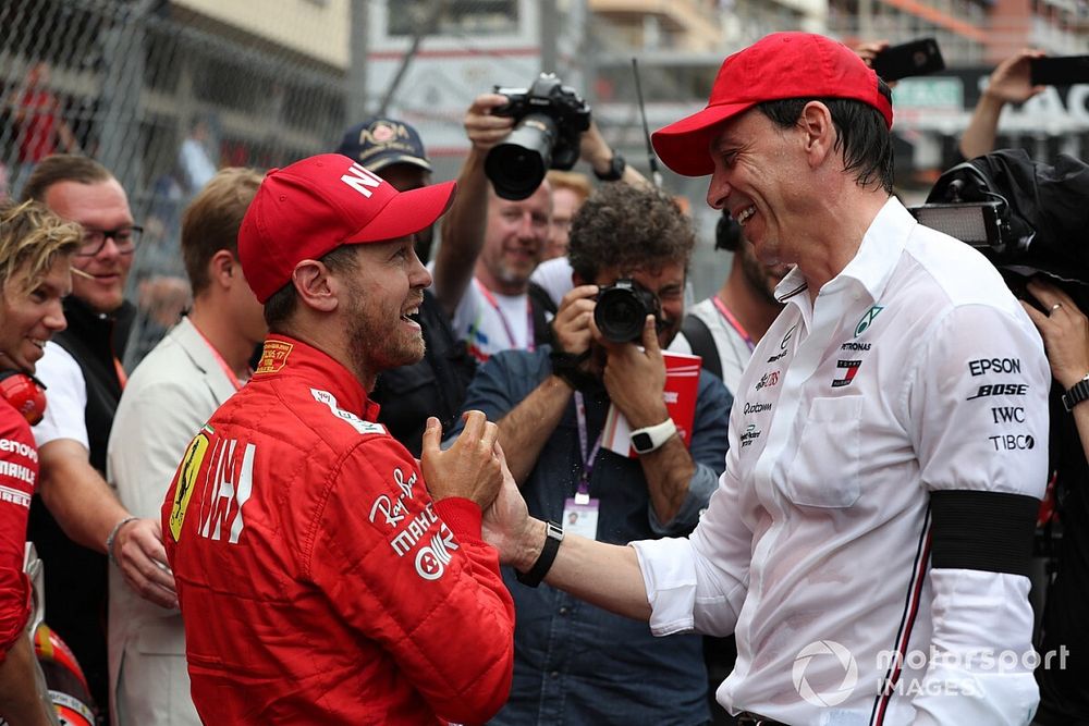 Mercedes yönetim kurulu Vettel'le mi yarışmak istiyor?