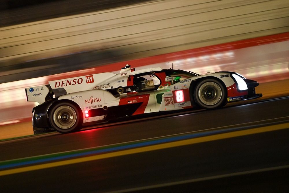 #8 Toyota Gazoo Racing Toyota GR010 Hybrid de Sébastien Buemi, Brendon Hartley, Ryo Hirakawa