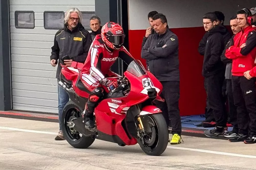 Michele Pirro, Ducati GP27 850cc