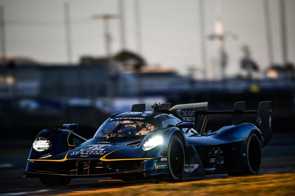 #23 Aston Martin Thor Team Aston Martin Valkyrie: Ross Gunn, Roman De Angelis