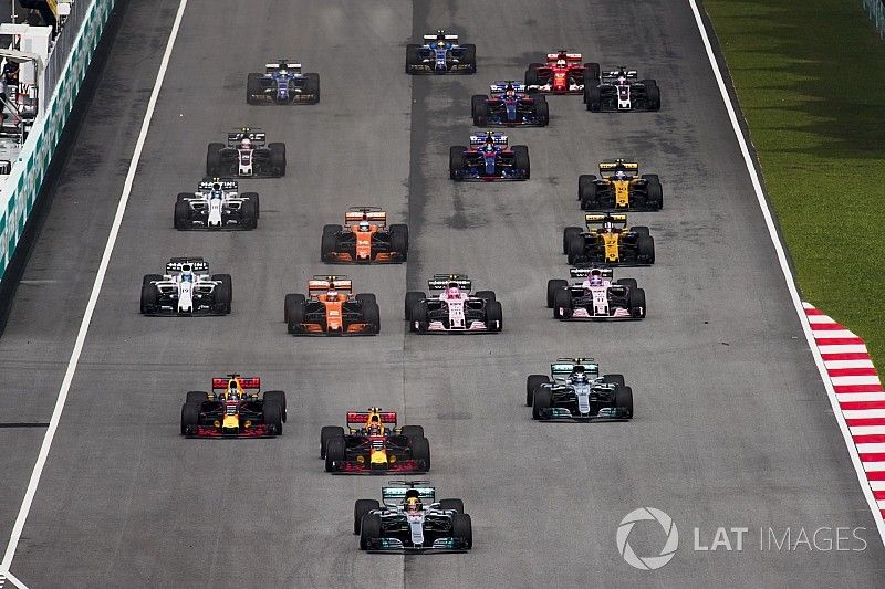 Lewis Hamilton, Mercedes AMG F1 W08, Max Verstappen, Red Bull Racing RB13, Daniel Ricciardo, Red Bul