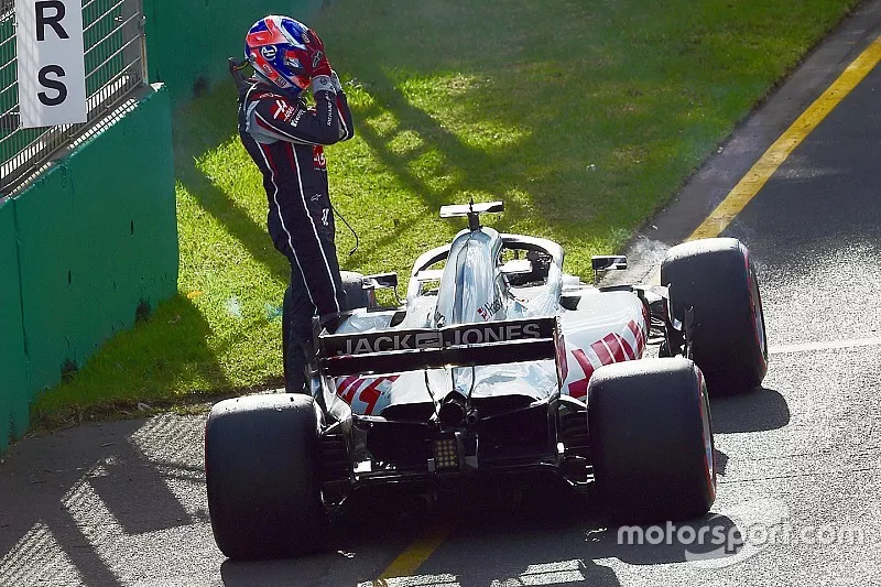Romain Grosjean, Haas F1 Team VF-18, apr&egrave;s son abandon