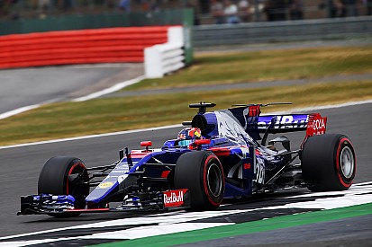 Villeneuve: "Kvyat è imbarazzante. Dovrebbe saltare delle gare"