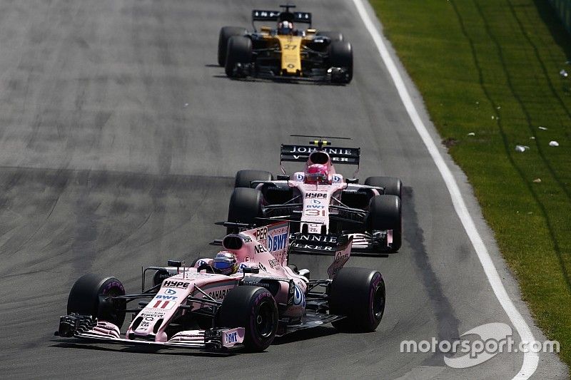 Sergio Perez, Sahara Force India F1 VJM10, Esteban Ocon, Sahara Force India F1 VJM10, Nico Hulkenberg, Renault Sport F1 Team RS17