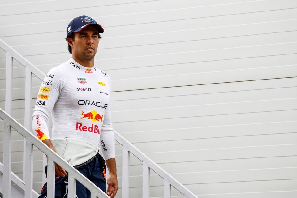 Sergio Pérez, Red Bull Racing, en el paddock