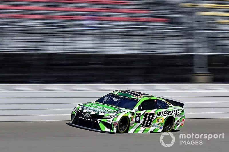 Kyle Busch, Joe Gibbs Racing, Toyota Camry Interstate Batteries