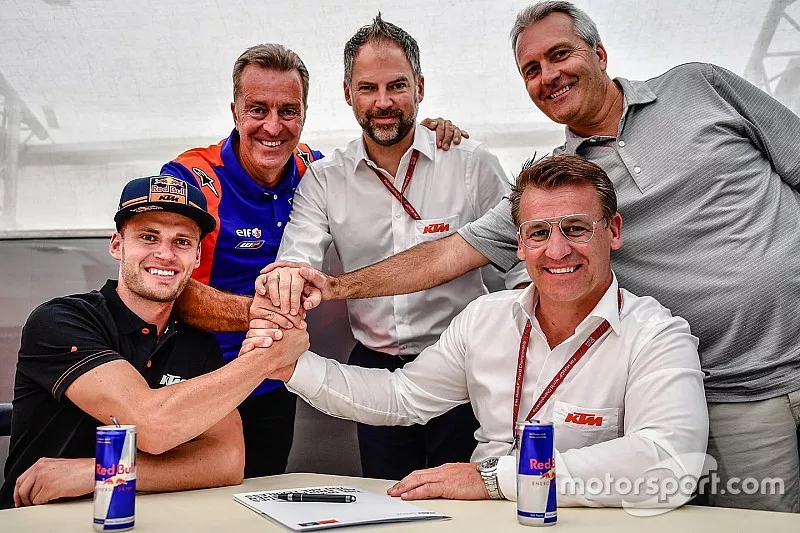 Brad Binder, Red Bull KTM Tech 3, Herv&eacute; Poncharal, team manager Red Bull KTM Tech3, Pit Beirer, directeur KTM Motorsport