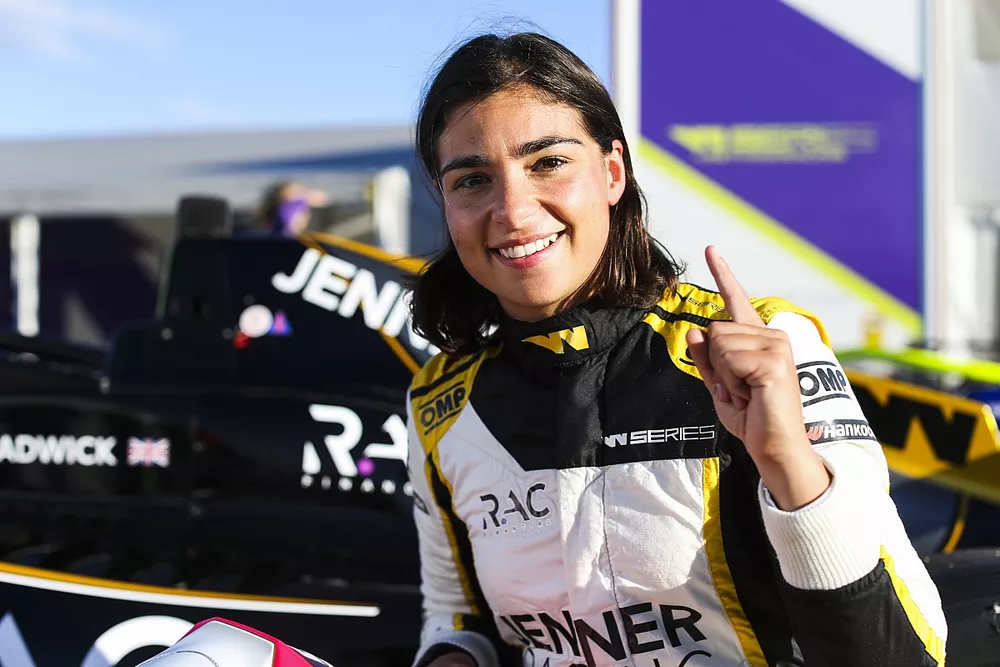 Ganadora de la pole Jamie Chadwick, Jenner Racing