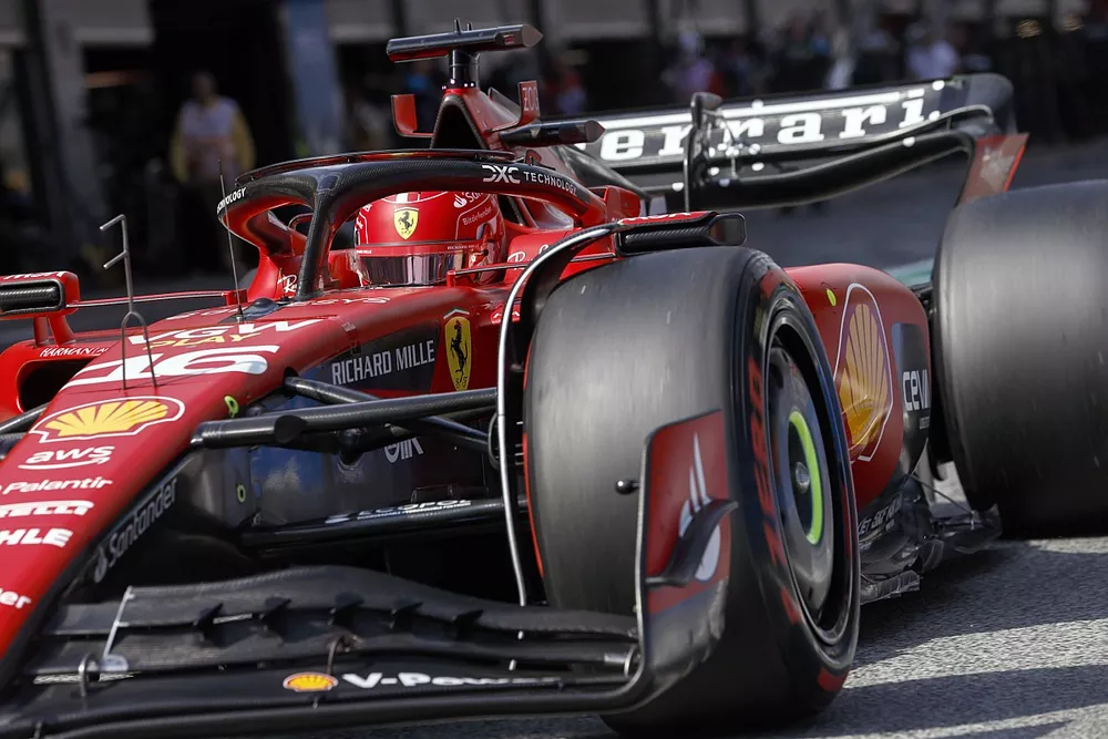 Charles Leclerc, Ferrari SF-23, en boxes