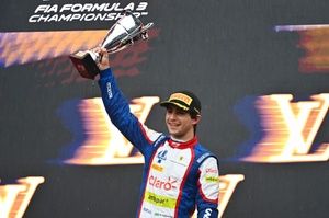 Camara umacnia się na pozycji lidera