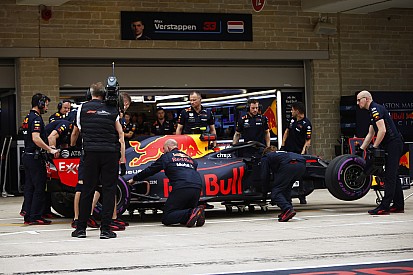 Ricciardo warned in advance about kerb Verstappen hit