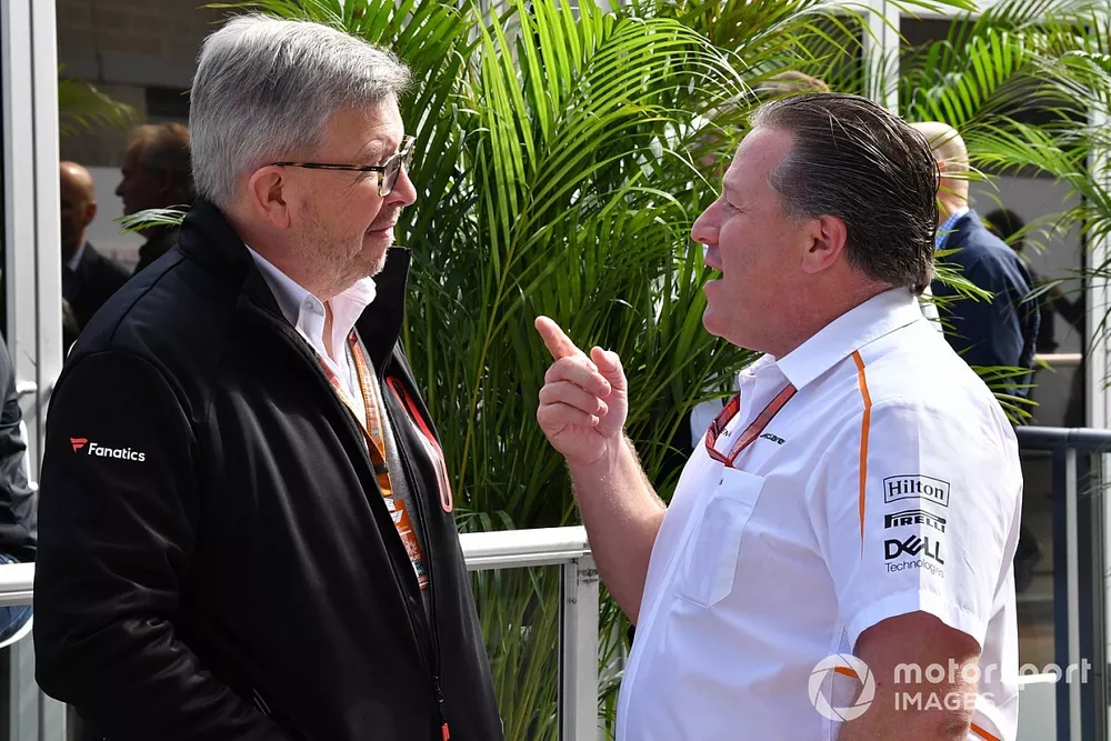 Ross Brawn, directeur technique de la F1 et Zak Brown, PDG de McLaren Racing
