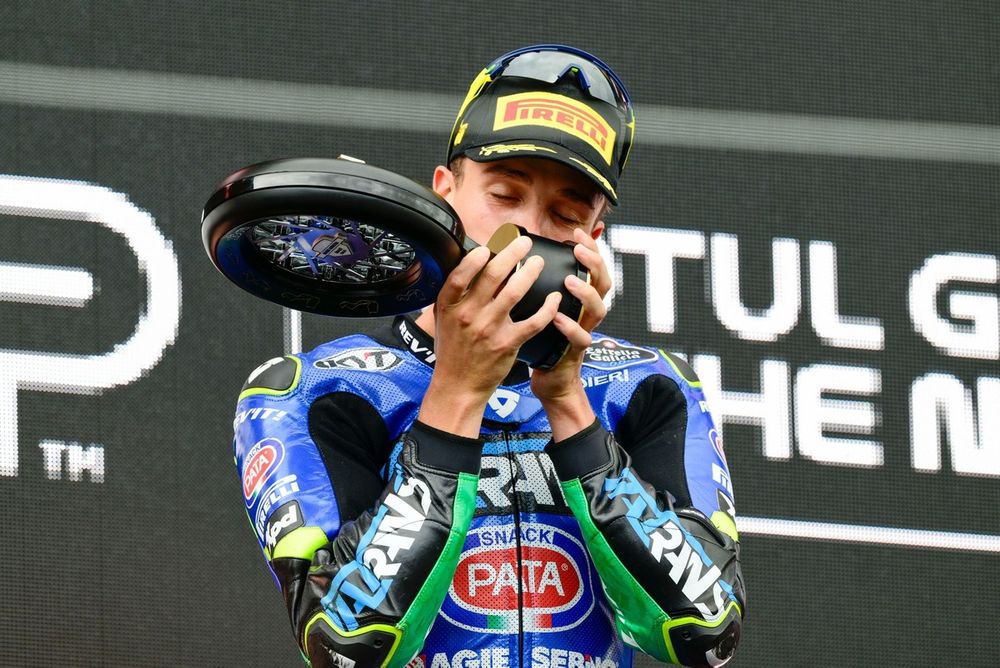 Podium: Winnaar Diogo Moreira, Italtrans Racing Team