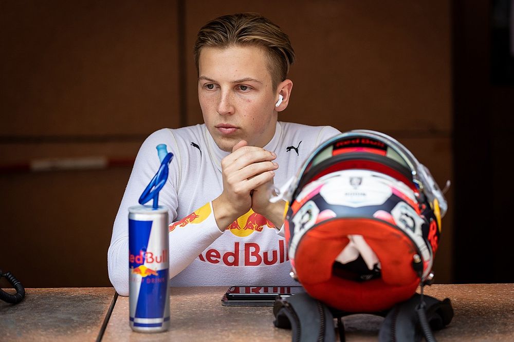 Liam Lawson, Carlin
