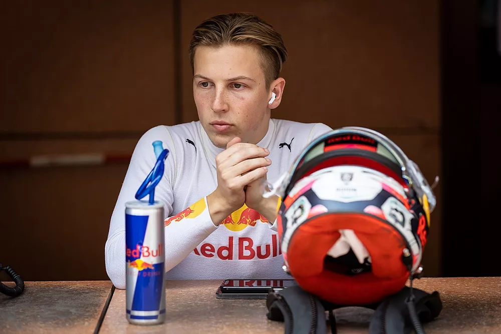 Liam Lawson, Carlin