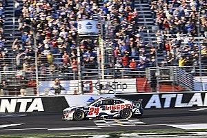 NASCAR: Byron domina e vence no remodelado oval de Atlanta