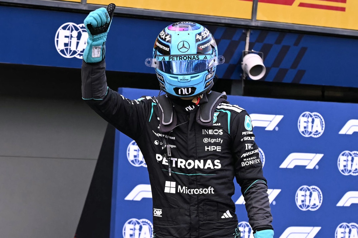 F1 Australian GP: George Russell takes pole by 0.3s as Max Verstappen crashes out