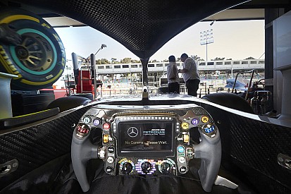 Wolff: "Sul volante-computer i piloti fanno una cinquantina di regolazioni al giro!"