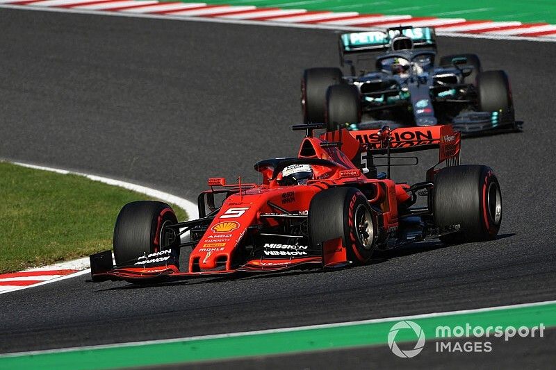 Sebastian Vettel, Ferrari SF90, y Lewis Hamilton, Mercedes AMG F1 W10