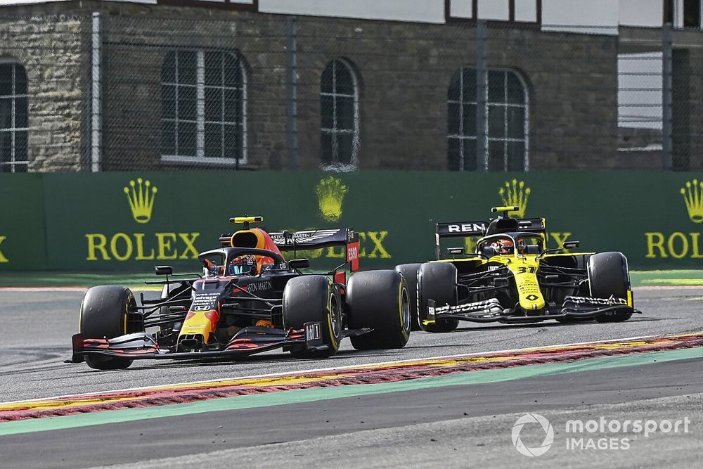 Alex Albon, Red Bull Racing RB16, Esteban Ocon, Renault F1 Team R.S.20