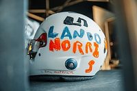 F1: Norris faz concurso para capacete do GP da Grã-Bretanha e escolhe desenho de menina de seis anos