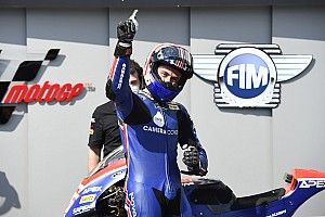 Moto2 - Brno: Joe Roberts reaparece para llevarse la pole